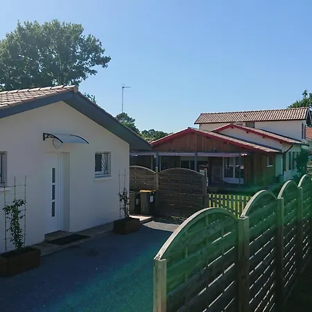Сasa de vacaciones L'annexe De La Darom, Les Bains. *