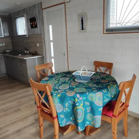Holiday home L'annexe De La Darom, Les Bains. *