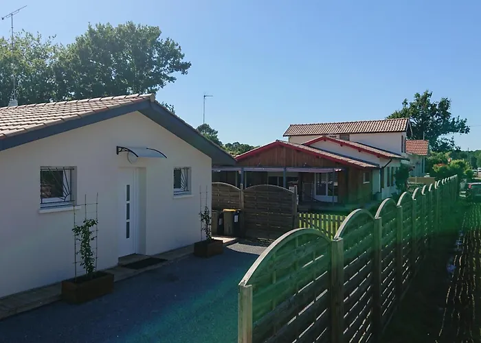 Dom wakacyjny L'annexe De La Darom, Les Bains. *