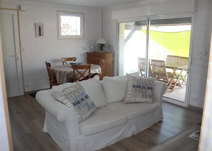 L'annexe De La Darom, Les Bains. * Andernos-les-Bains